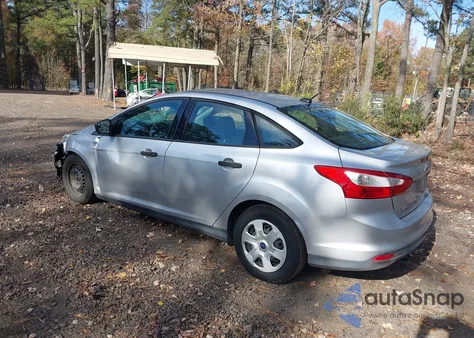 2013 Ford Focus S from USA, damaged, VIN 1FADP3E23DL122760